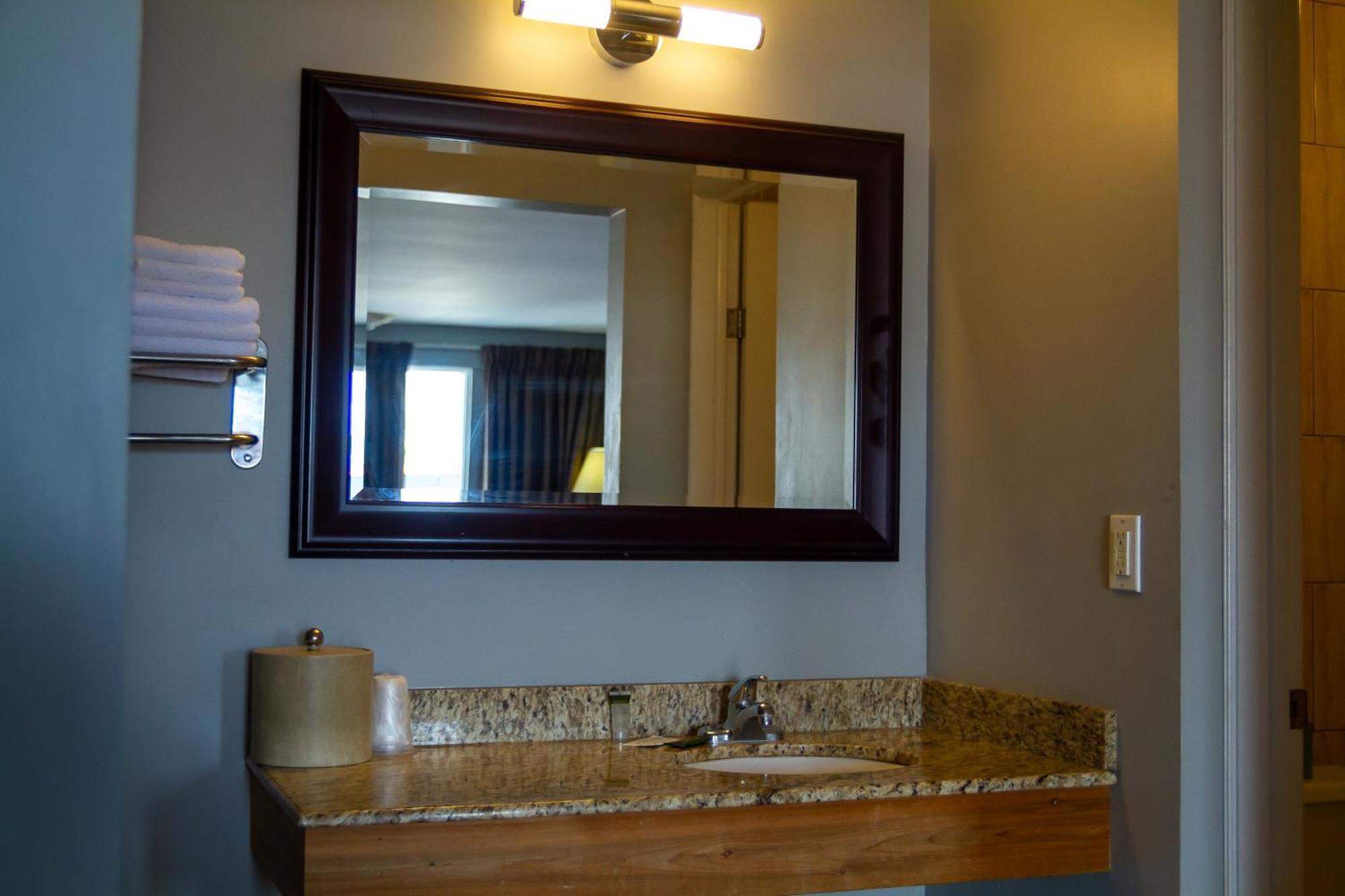 Saxony Motel Chatham-Kent Bagian luar foto