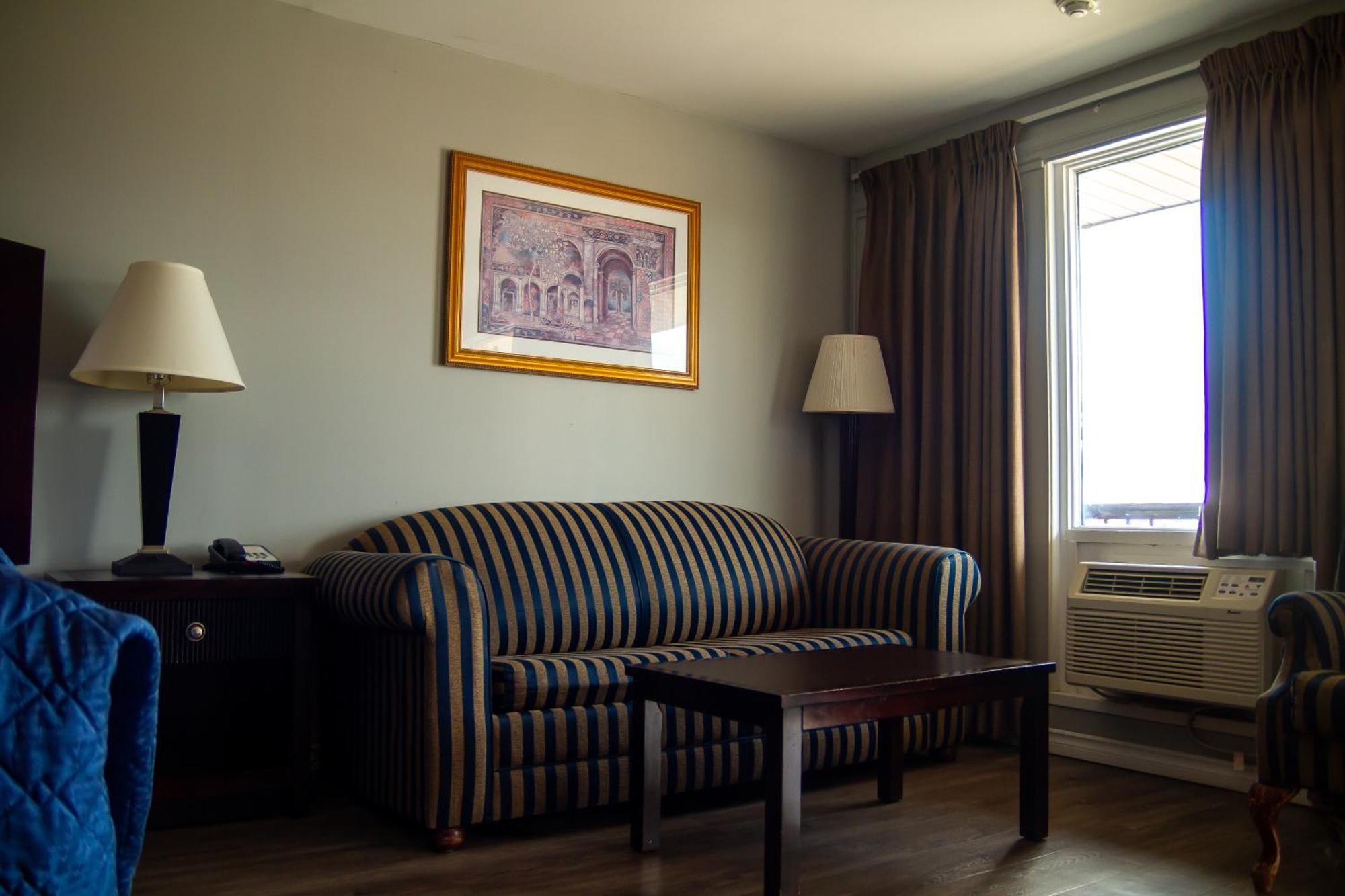 Saxony Motel Chatham-Kent Bagian luar foto