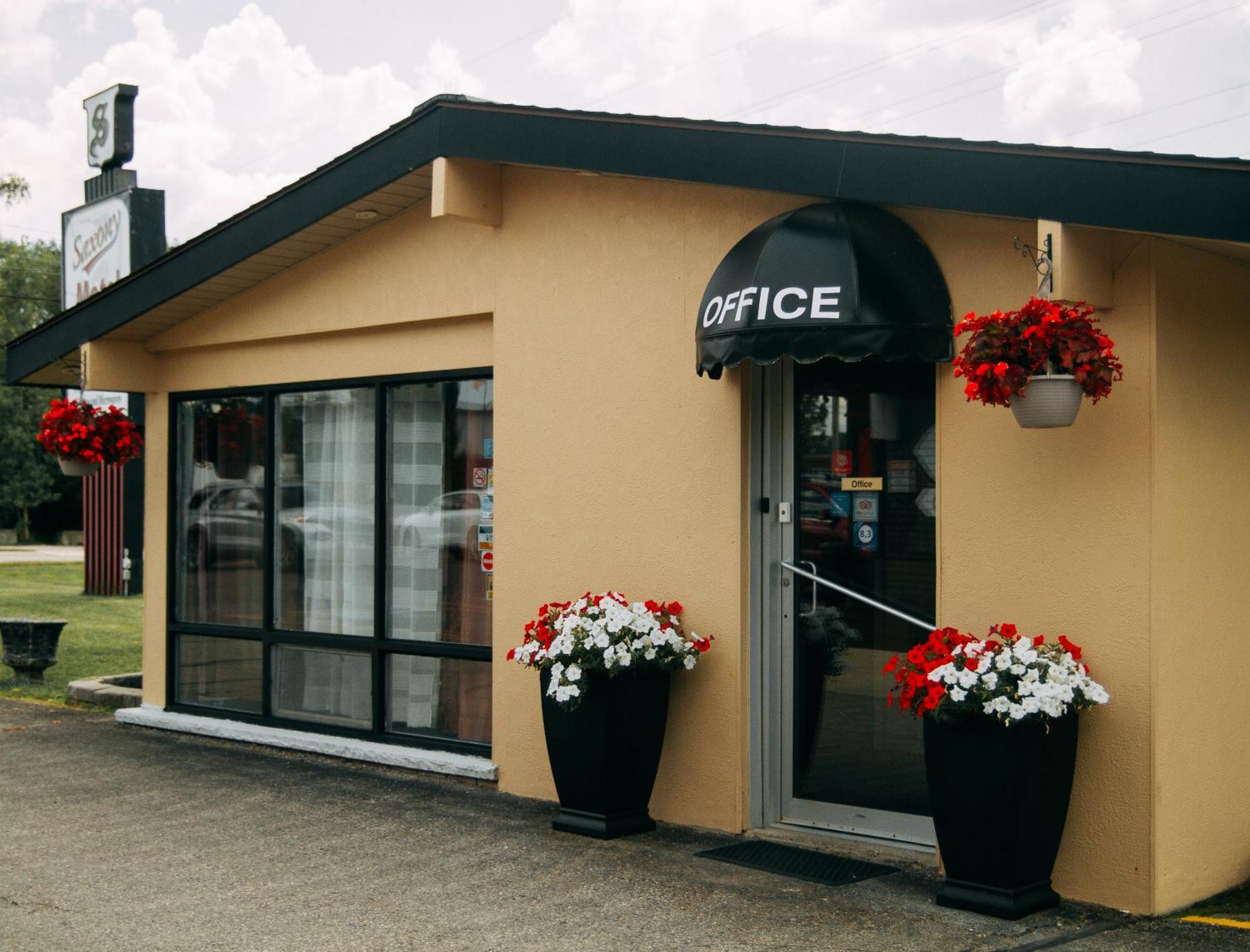 Saxony Motel Chatham-Kent Bagian luar foto
