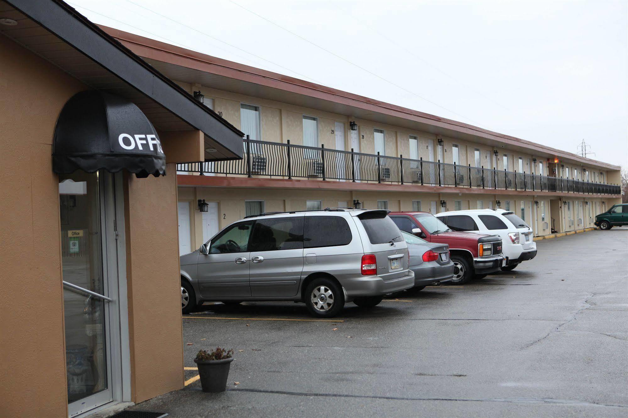 Saxony Motel Chatham-Kent Bagian luar foto